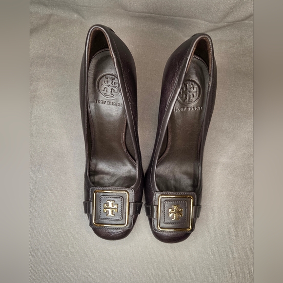 Tory Burch Julian High-heel Pumps - Picture 2 of 4